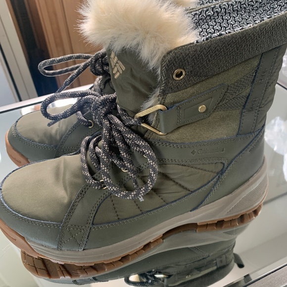 Columbia Meadows Shorty Omni-Heat Mid Calf Boots - Picture 1 of 7